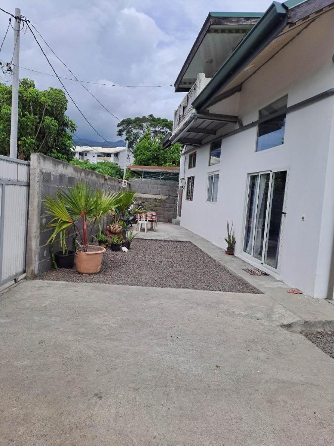 Laure Hebergement Loue Des Lits En Dortoir Albergue Faaa Exterior foto