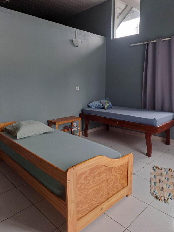 Laure Hebergement Loue Des Lits En Dortoir Albergue Faaa Exterior foto